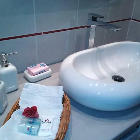 Anielewicza 9 * Varşova