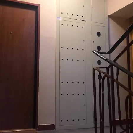 Anielewicza 9 * Varşova