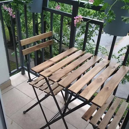 Anielewicza 9 Varşova